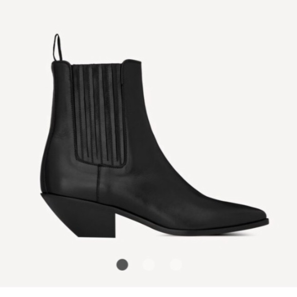 Saint Laurent leather Chelsea boots in size 7